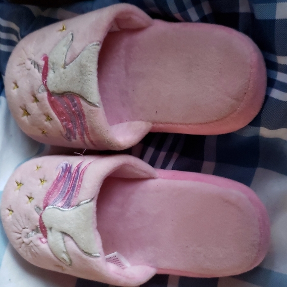 Girls slippers - Picture 1 of 5